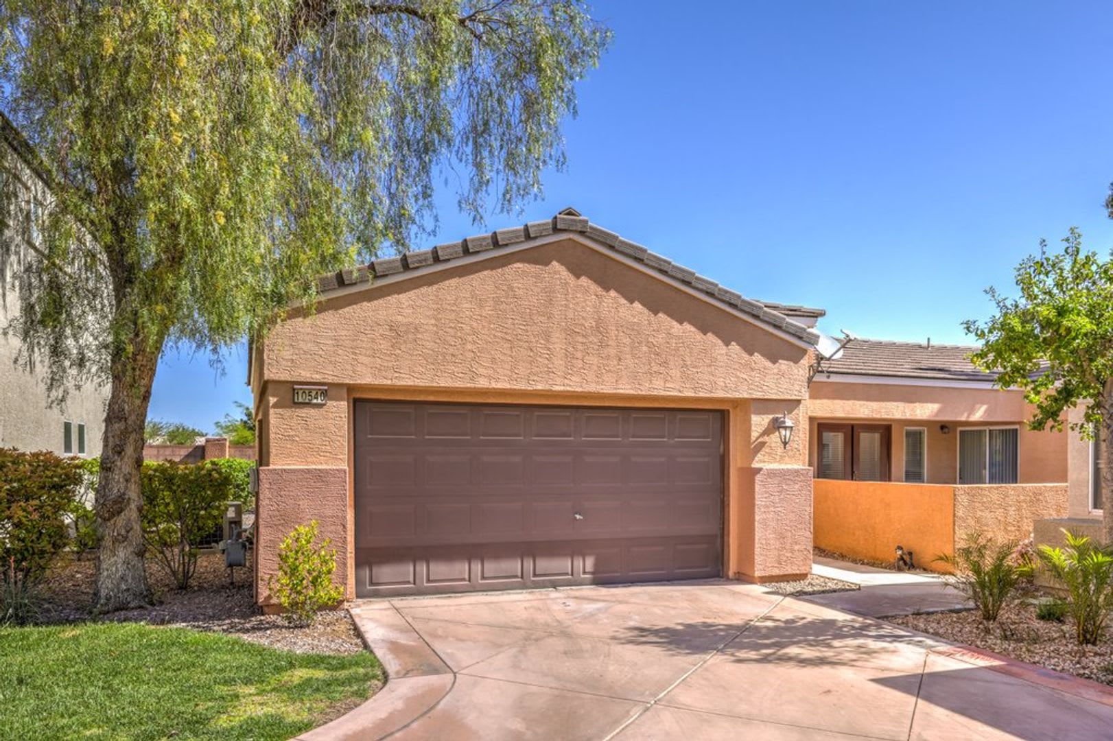 Location! Location! Single Story in Gated Summerlin W/ Community Pool & Spa. – photo 1