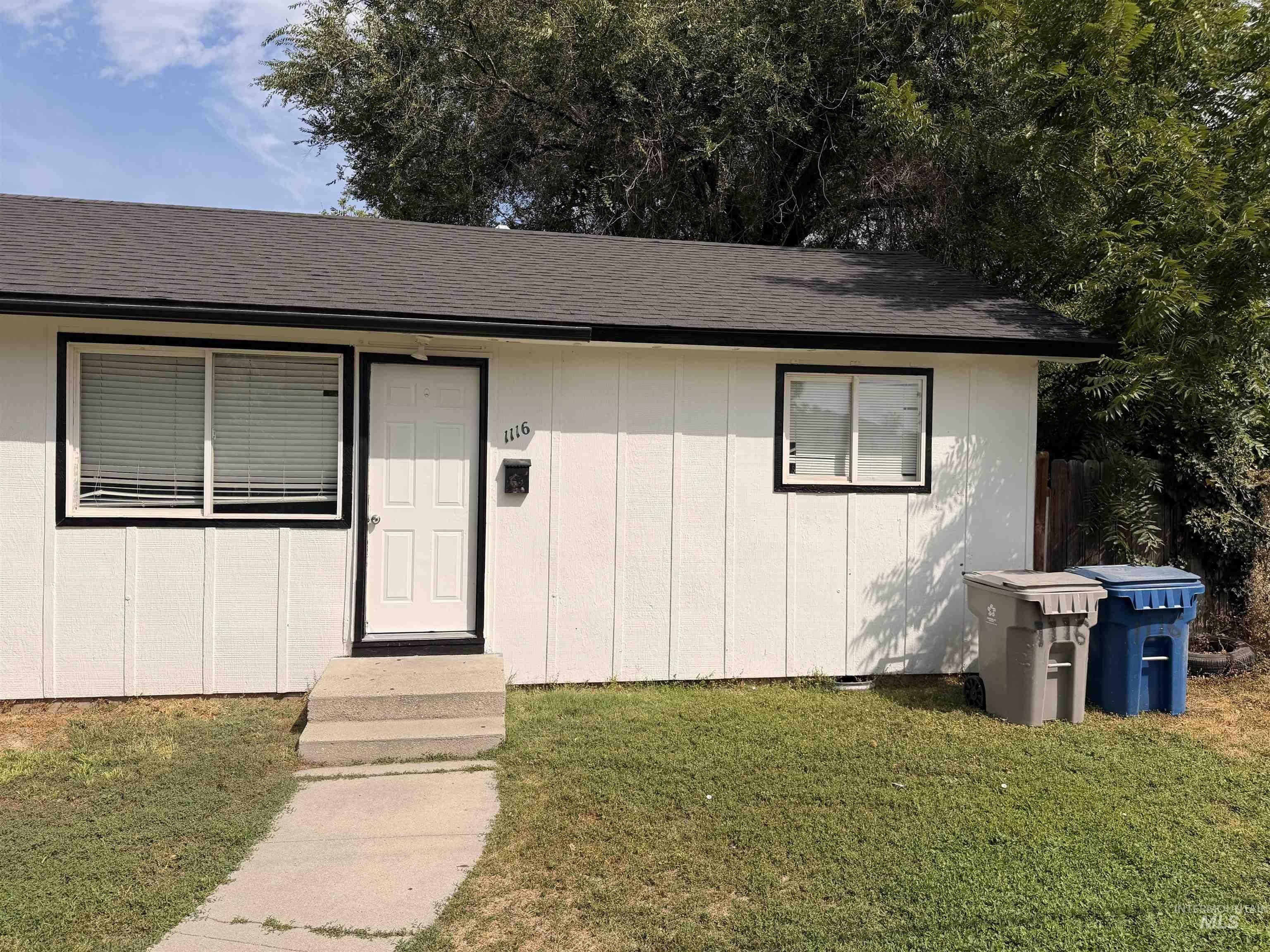 934 11Th Ave N – photo 1