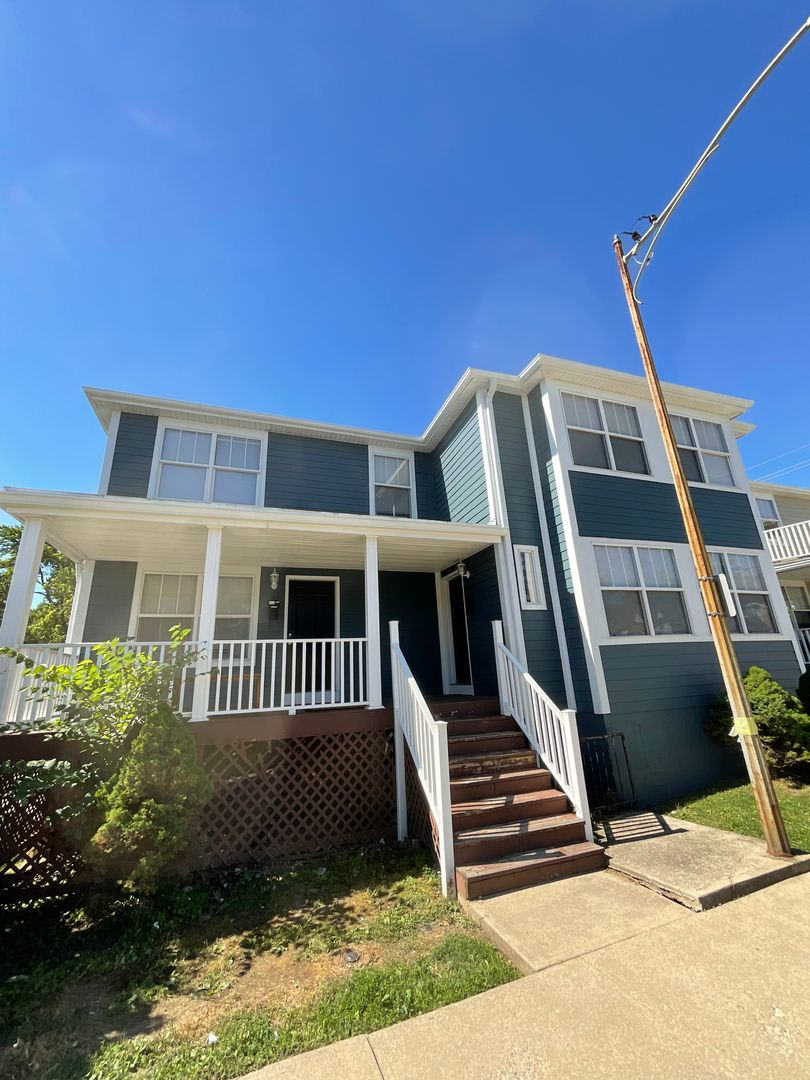 *2027* 4 Bed!! BIG GROUP OPTION!!! 18-20!! – photo 1