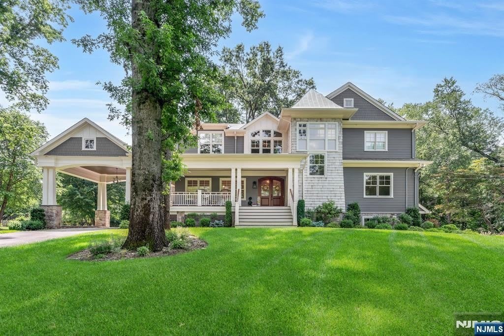 4 Brookview Court – photo 1 of 38