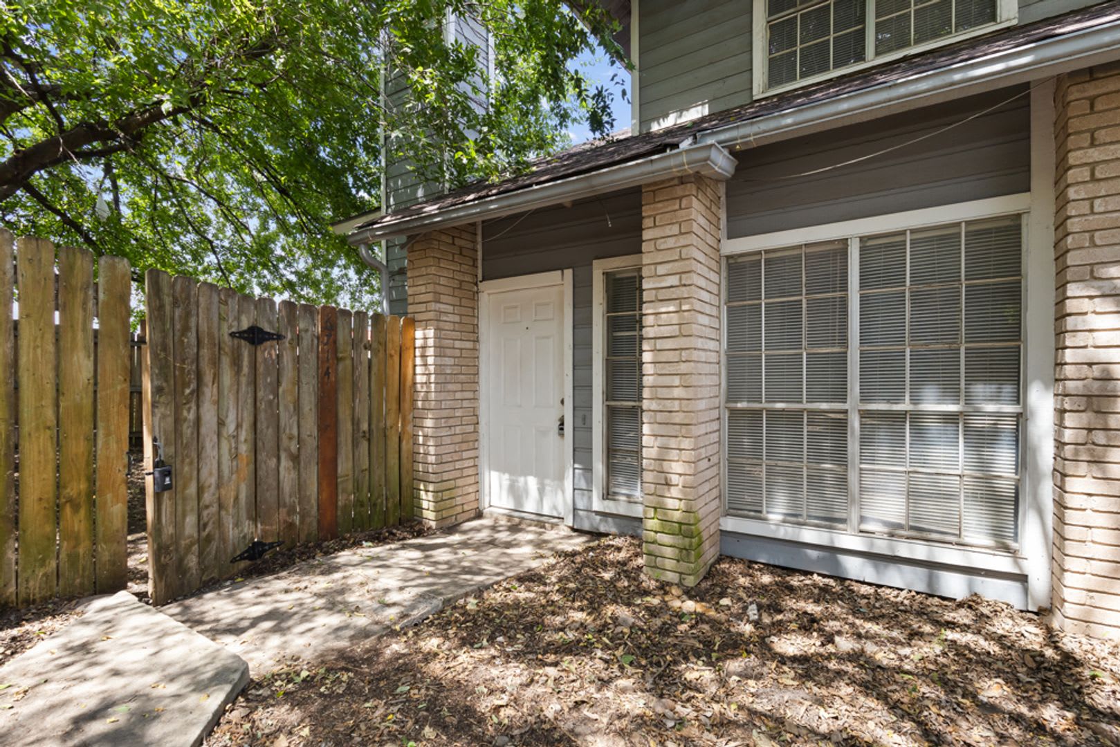 Spacious 3-Bedroom Fourplex with Private Backyard – Water & Lawn Service Included – photo 1