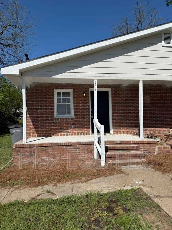 202 Burr Street – photo 1 of 6