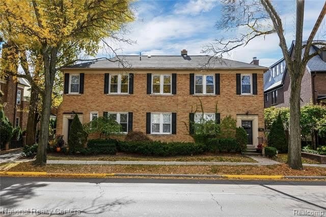 255 W Brown Street – photo 1