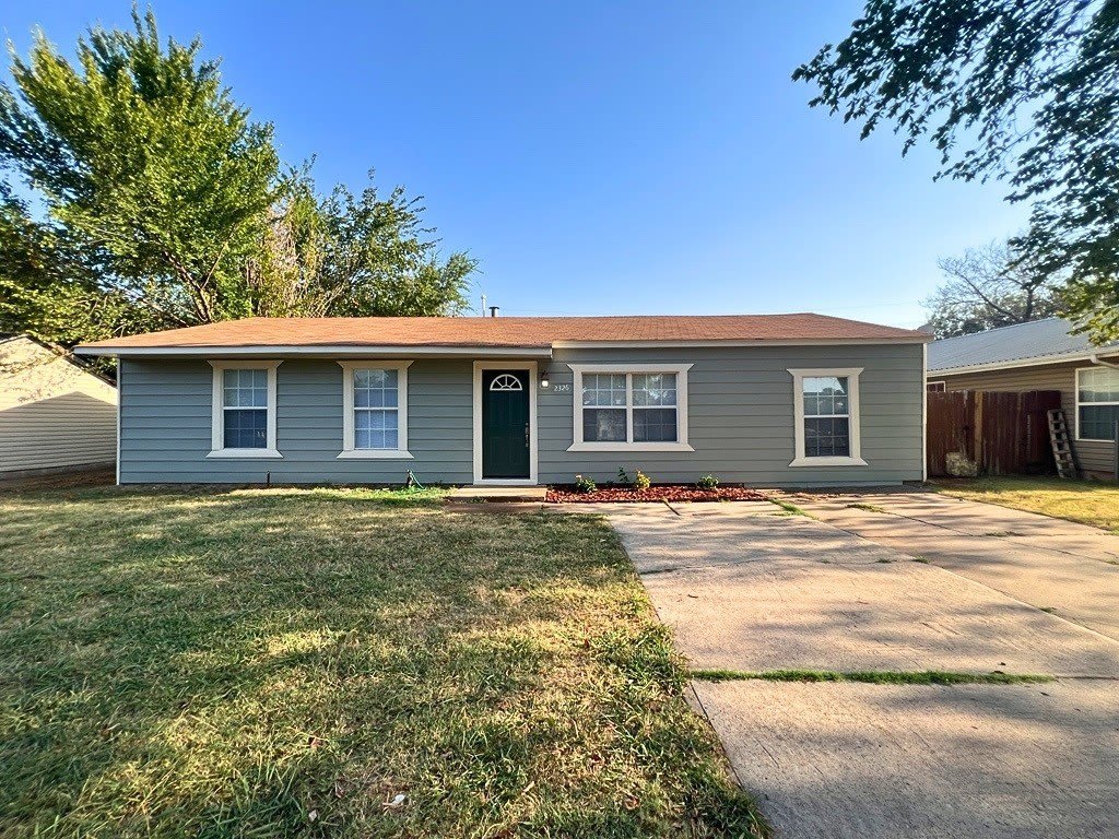 2326 NW Lincoln Avenue – photo 1