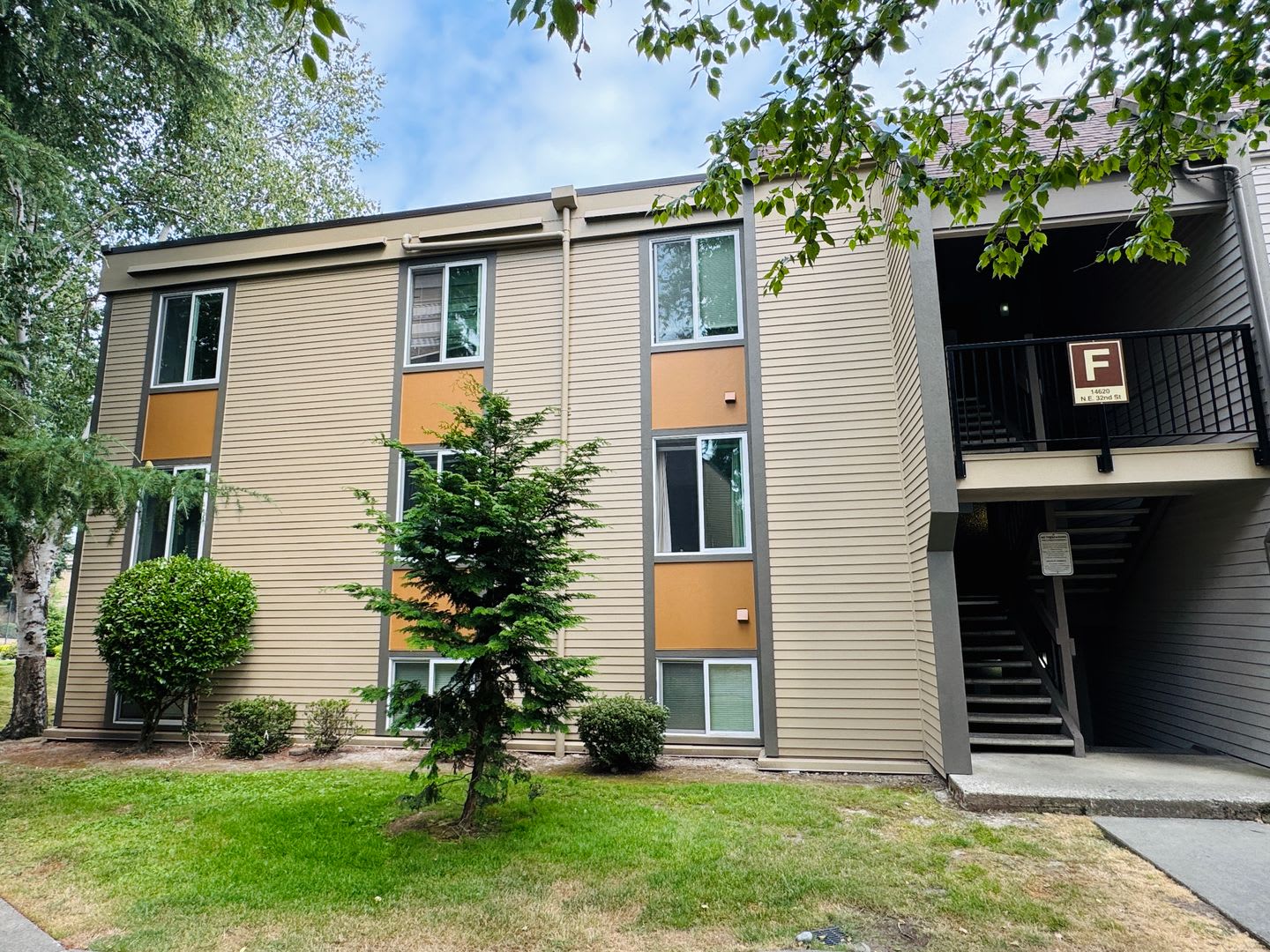 3bd/2ba Bellevue Condo – photo 1