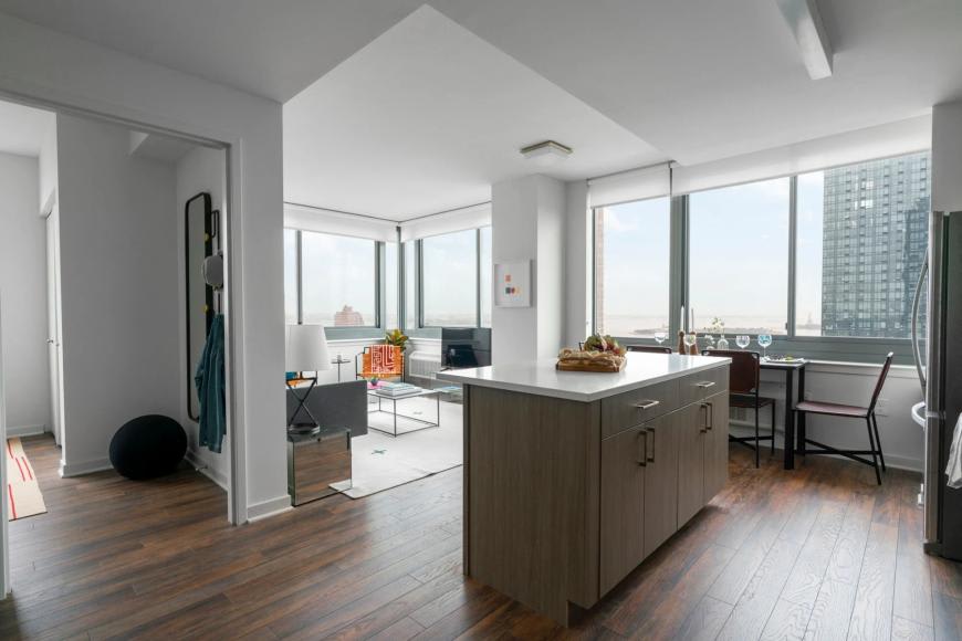 235 Grand – photo 1