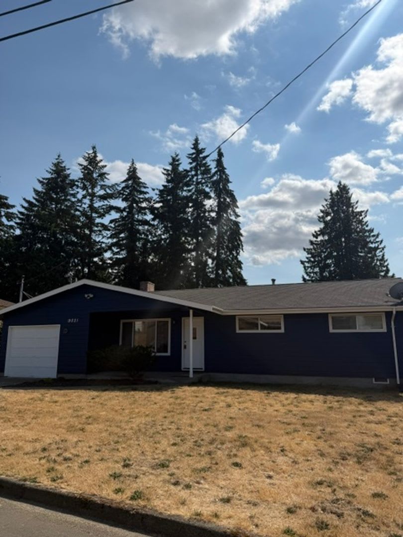Fantastic 3bd, 1.5ba Rambler Available with Huge Yard! – photo 1