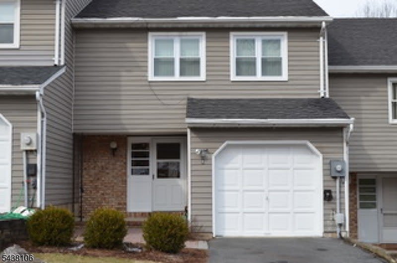 8 Stockton Ct – photo 1 of 29