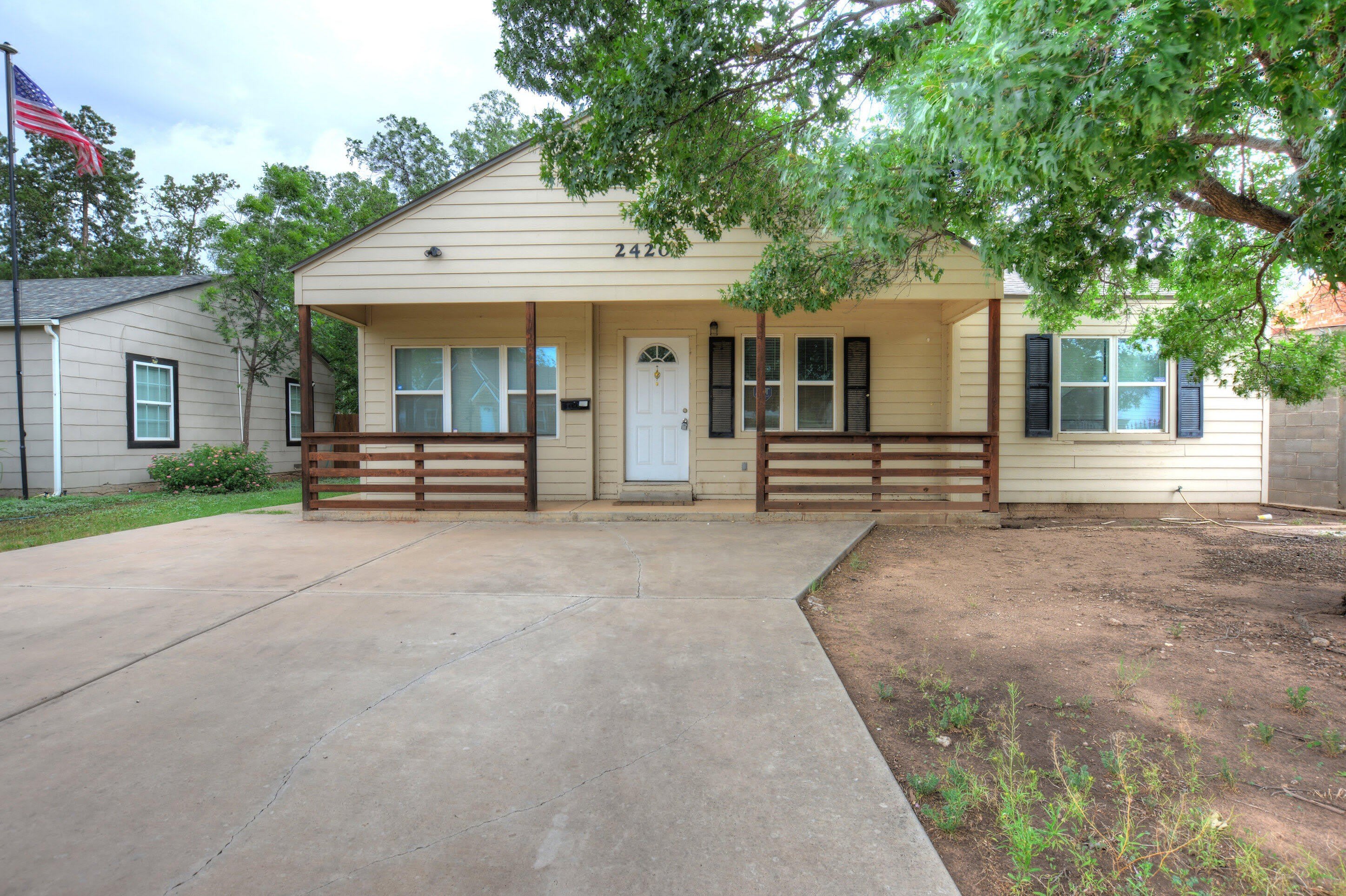 2420 26th Street – photo 1