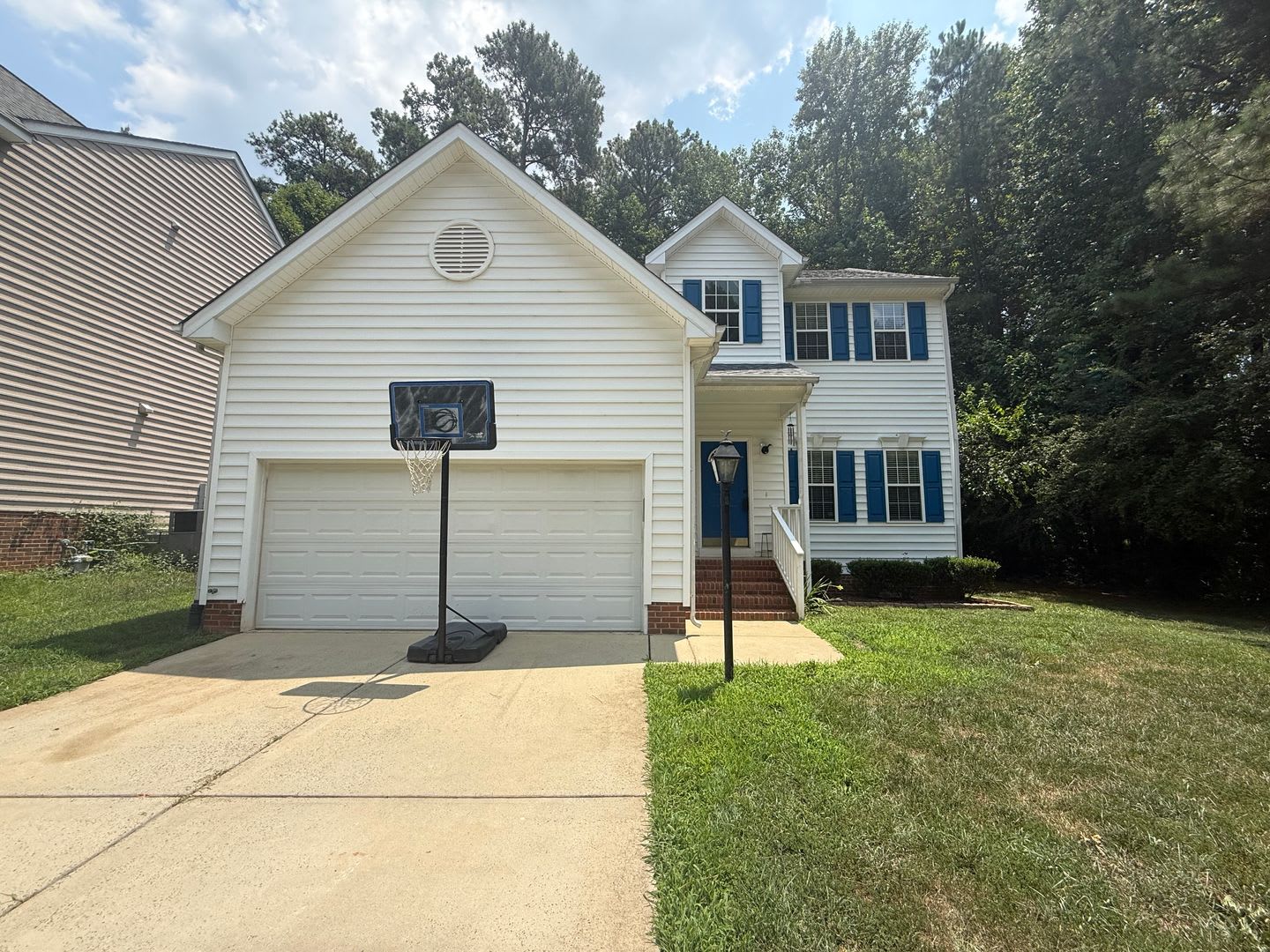 Offering Refundable Application Fees 150 Move In Promotion Newly Remodeled 4Bd 2 5Ba Raleigh Home In An Hoa Community In A Prime Location Near Nc State And Interstates – photo 1