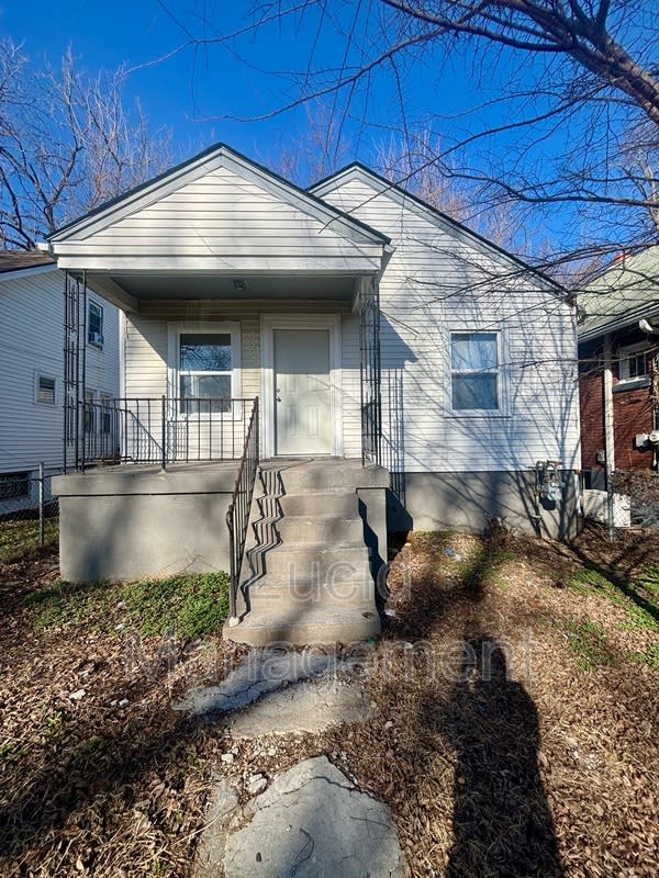 328 Cecil Avenue – photo 1