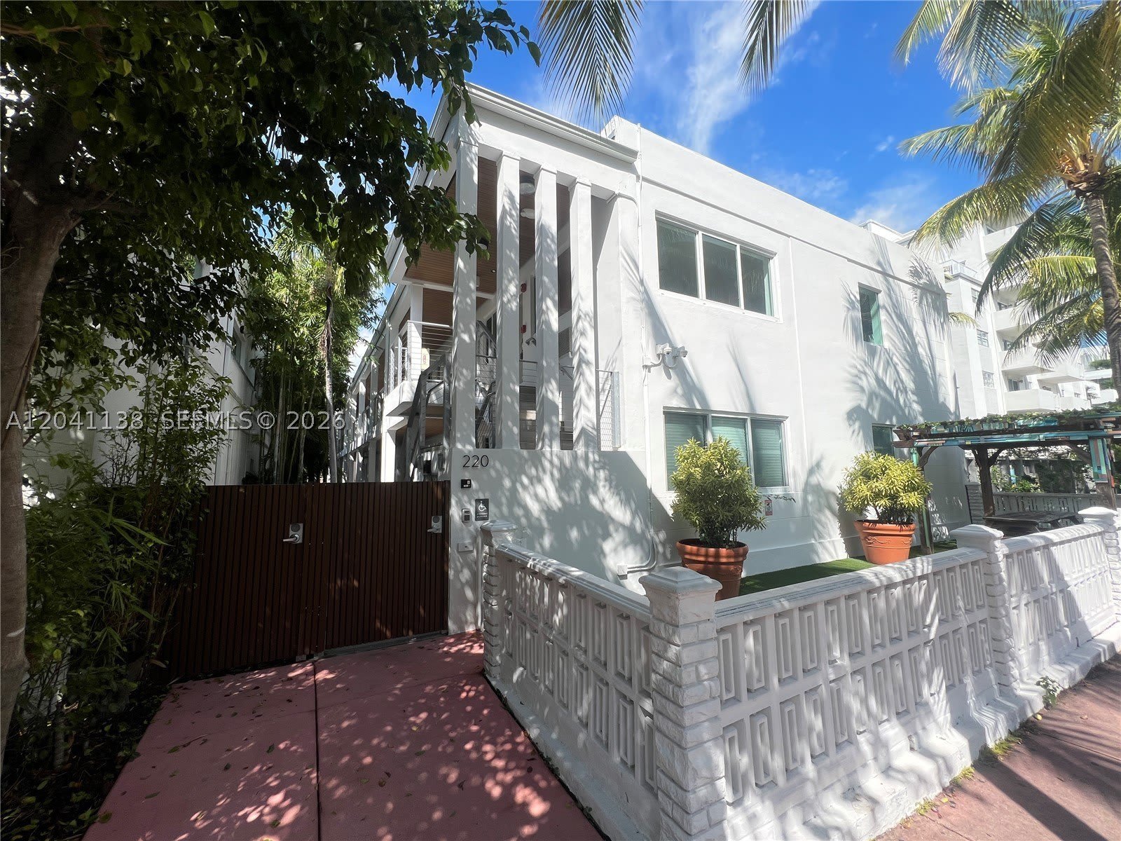 220 Collins Ave – photo 1