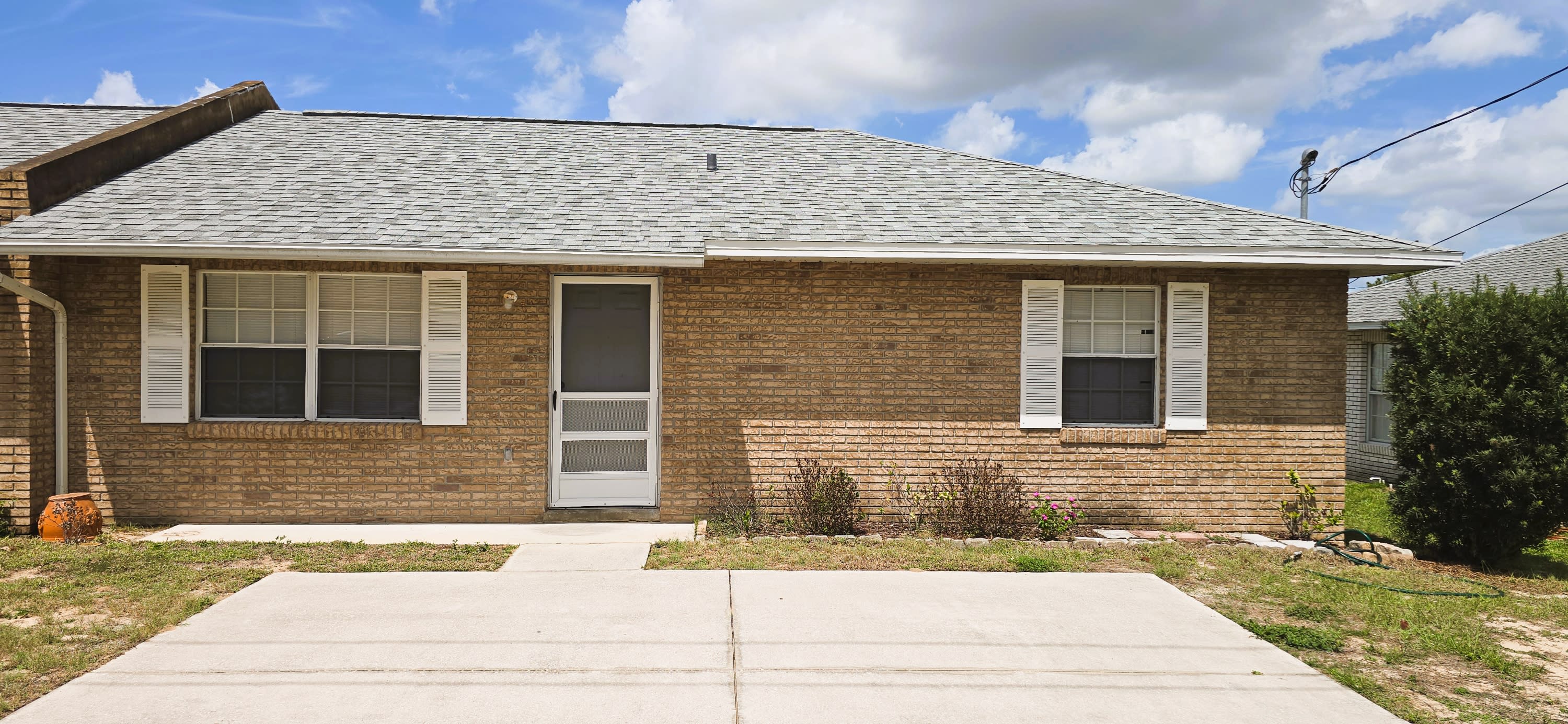 1438 Thousand Roses drive S – photo 1 of 8