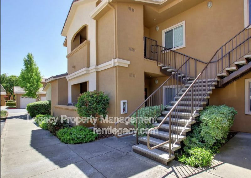 501 Gibson Dr – photo 1