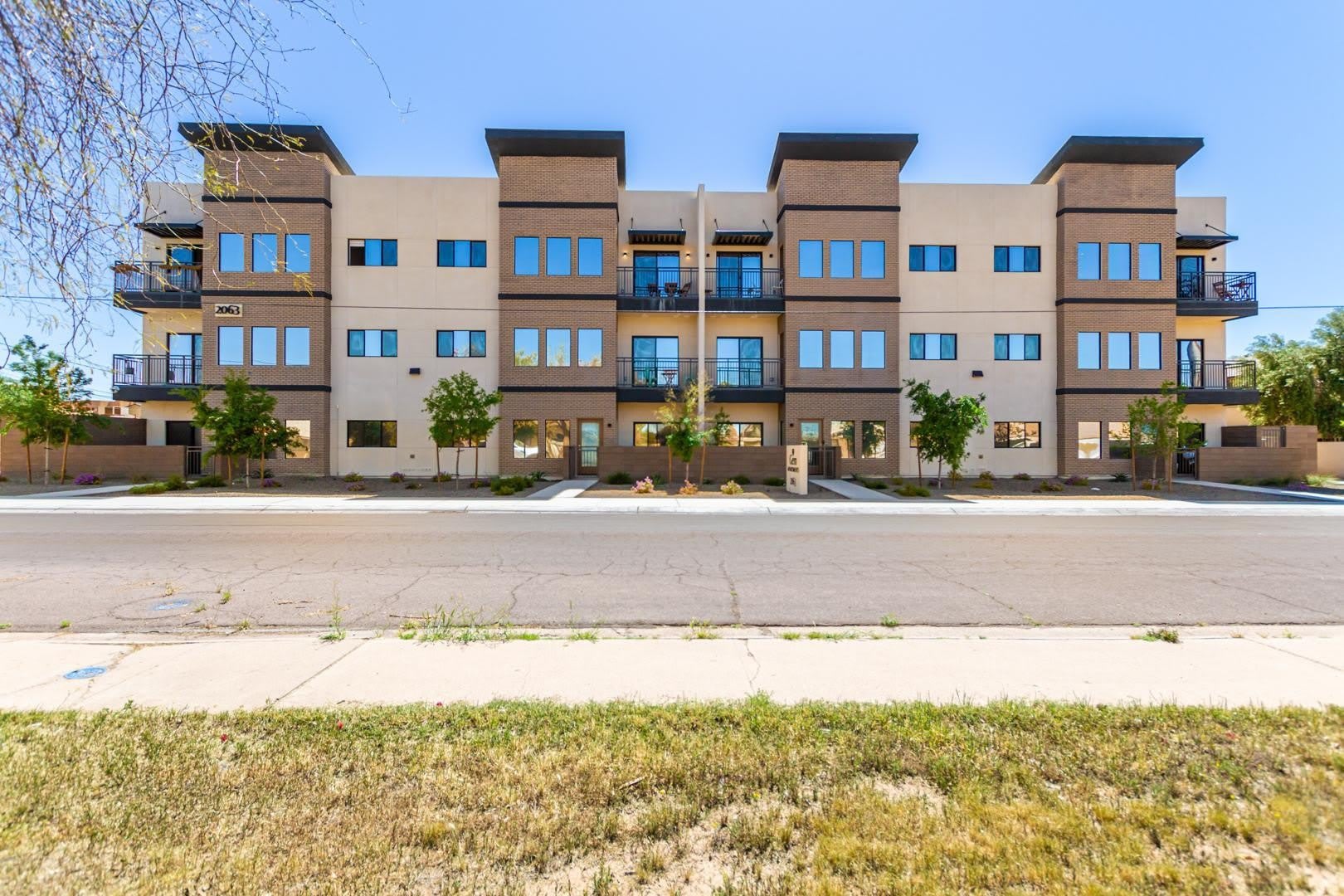 2063 E Lemon – photo 1