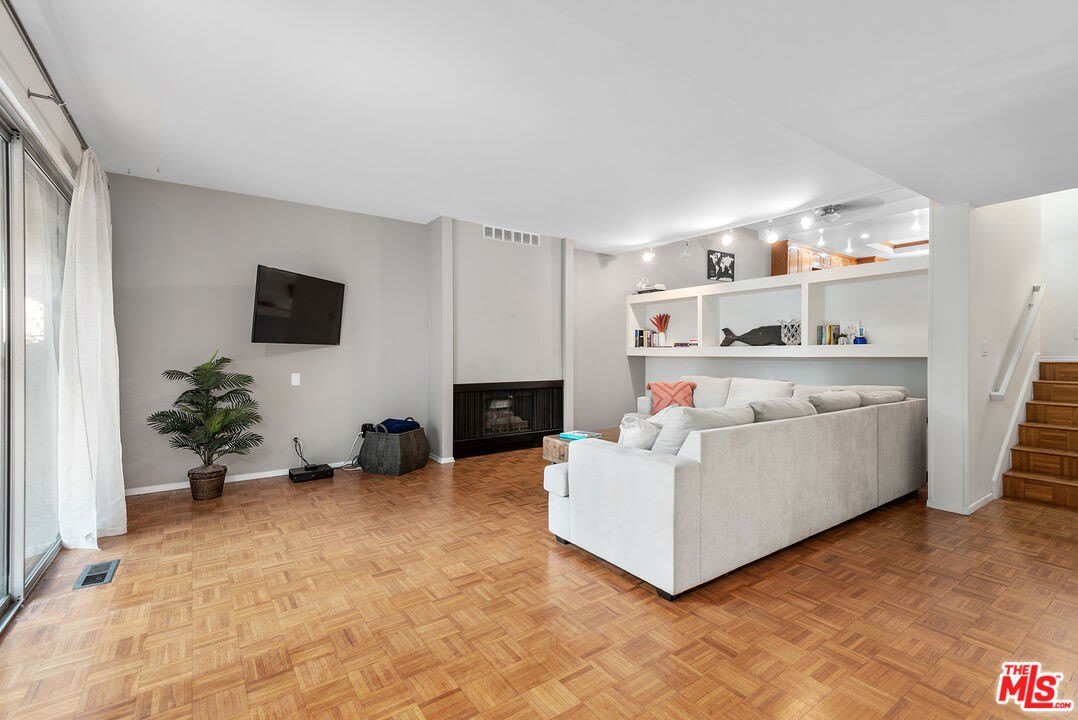 13233 Fiji Way – photo 1