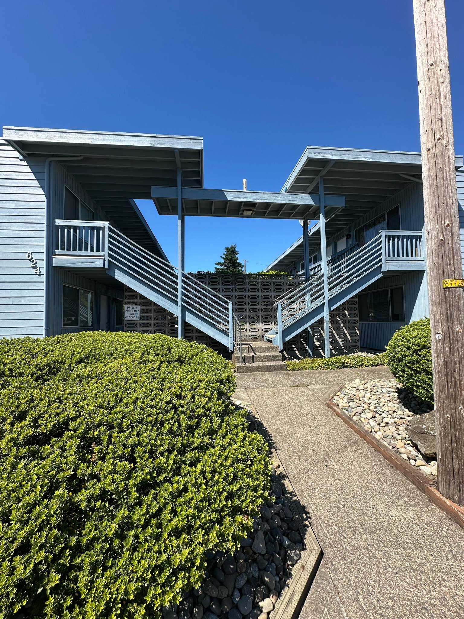 624 W Cedar St Apt 8 – photo 1 of 13