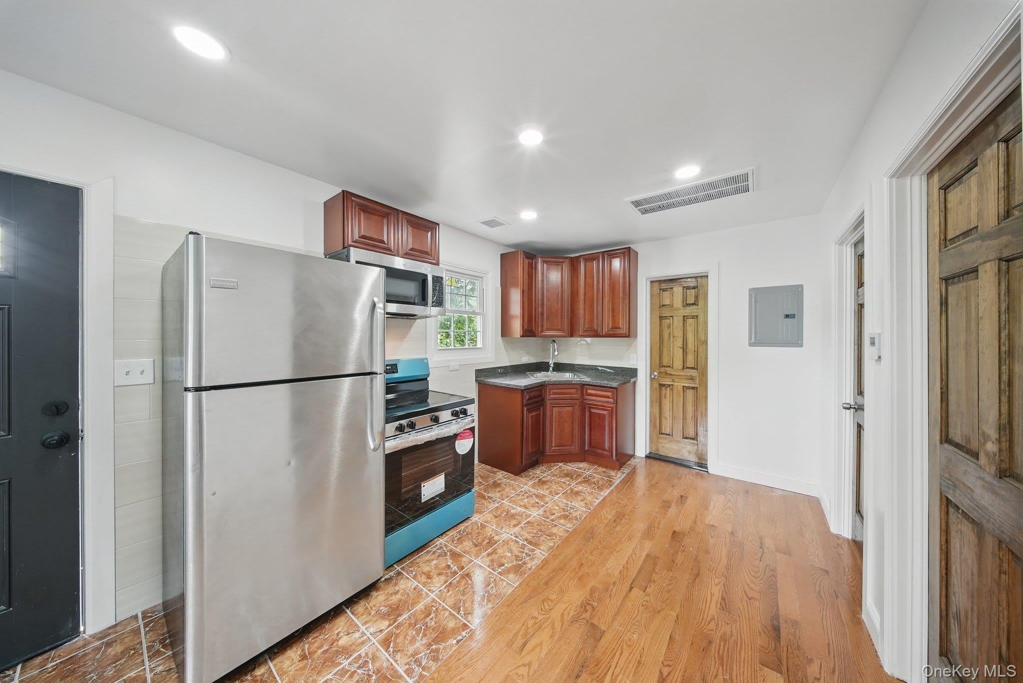 14 Yankee Place – photo 1 of 9