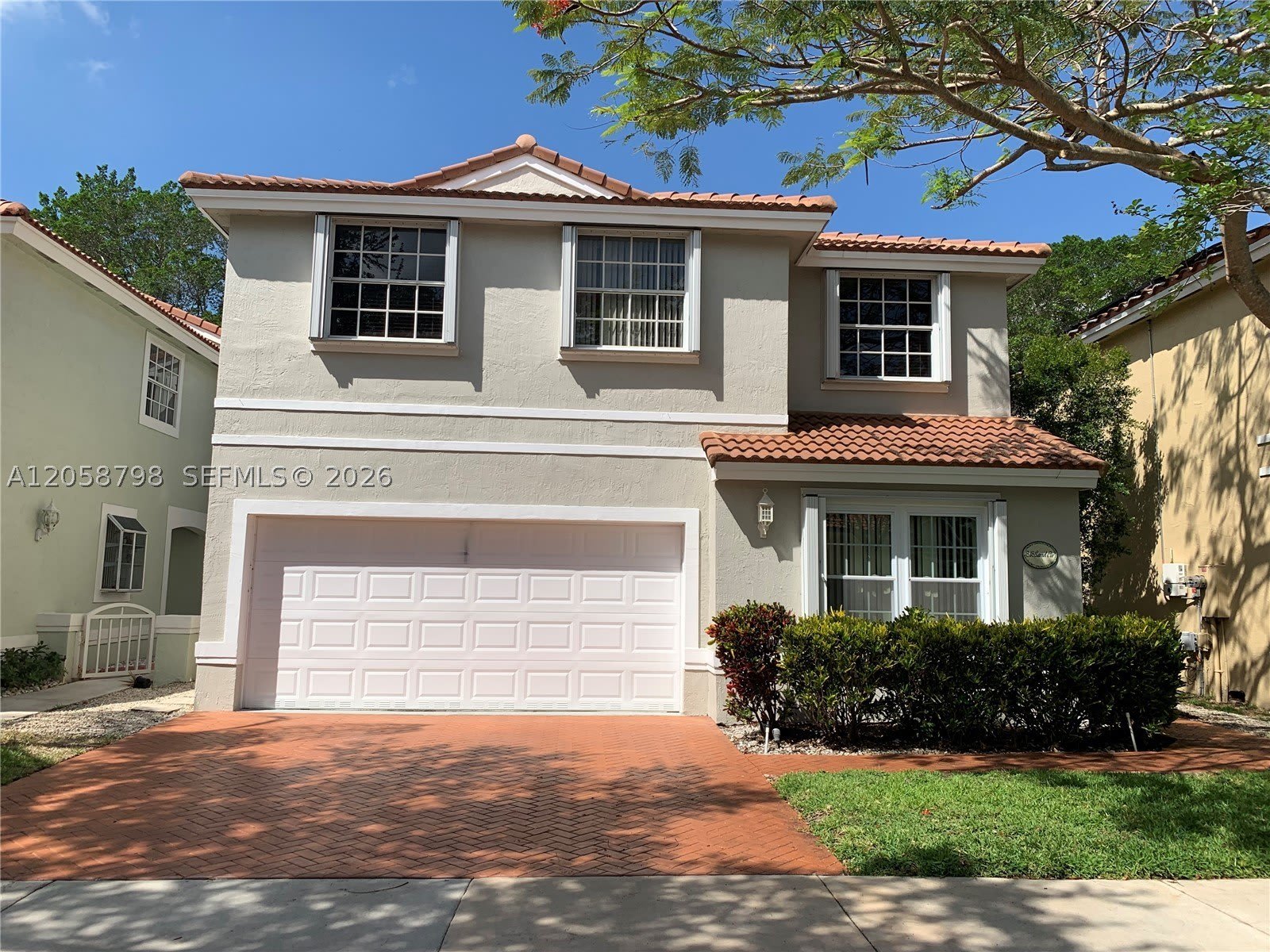 818 Garnet Cir – photo 1