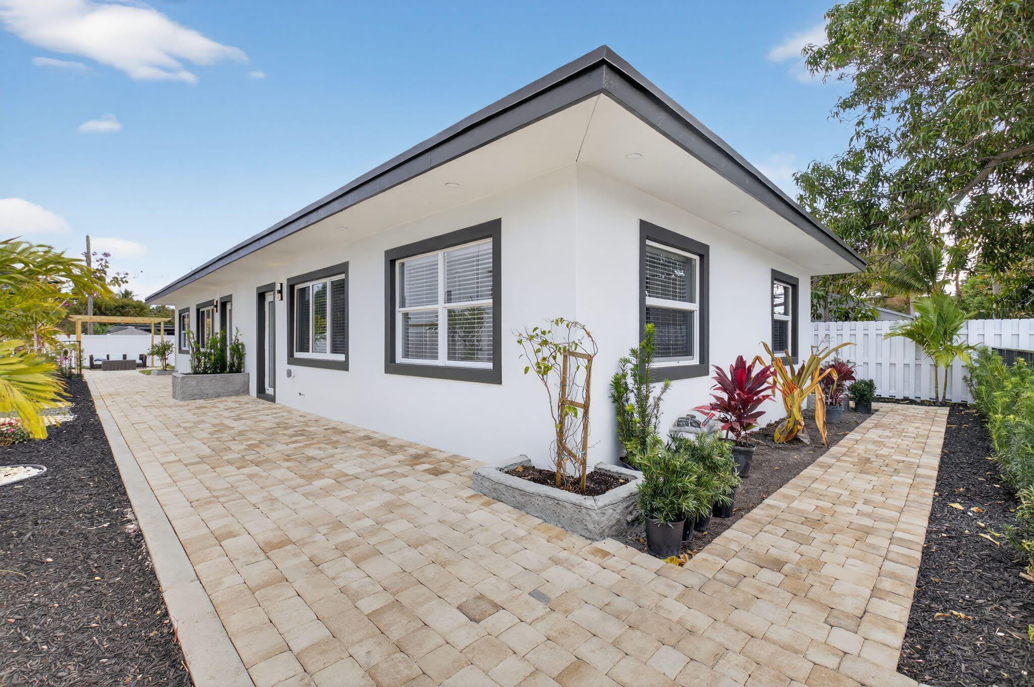 341 SE 3rd Avenue – photo 1