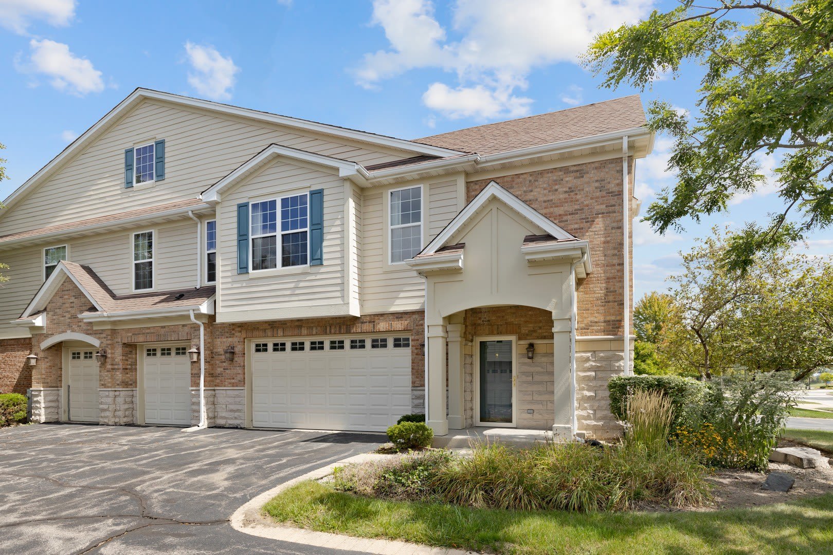 1376 Scarboro Road – photo 1 of 21