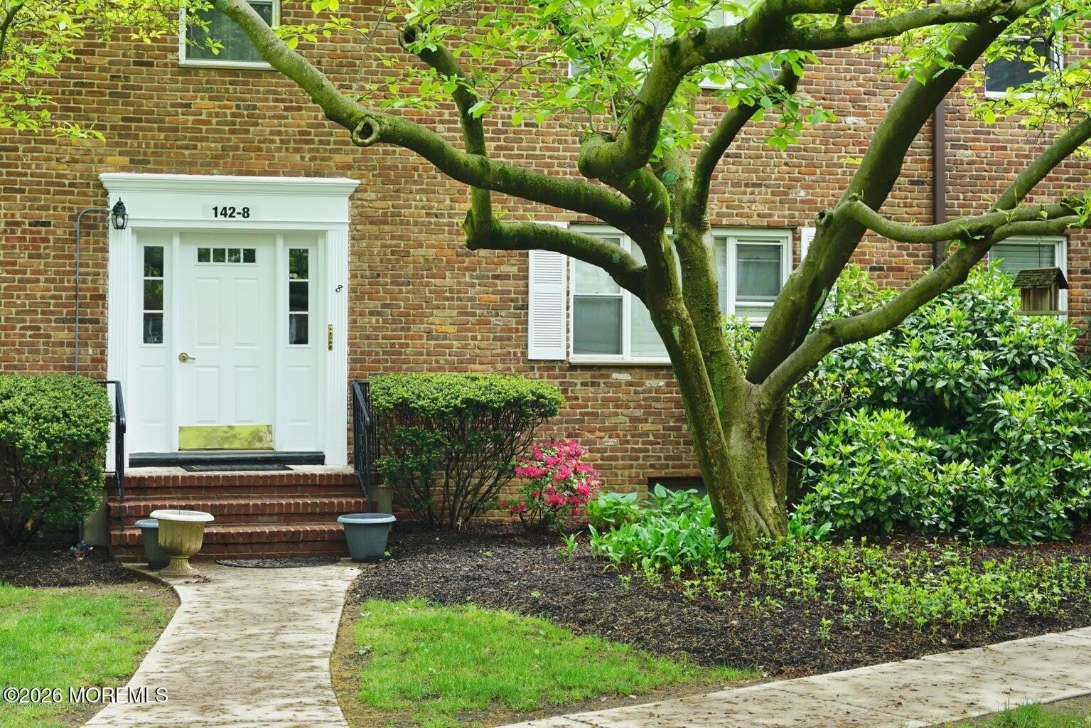 142 South Street – photo 1 of 9