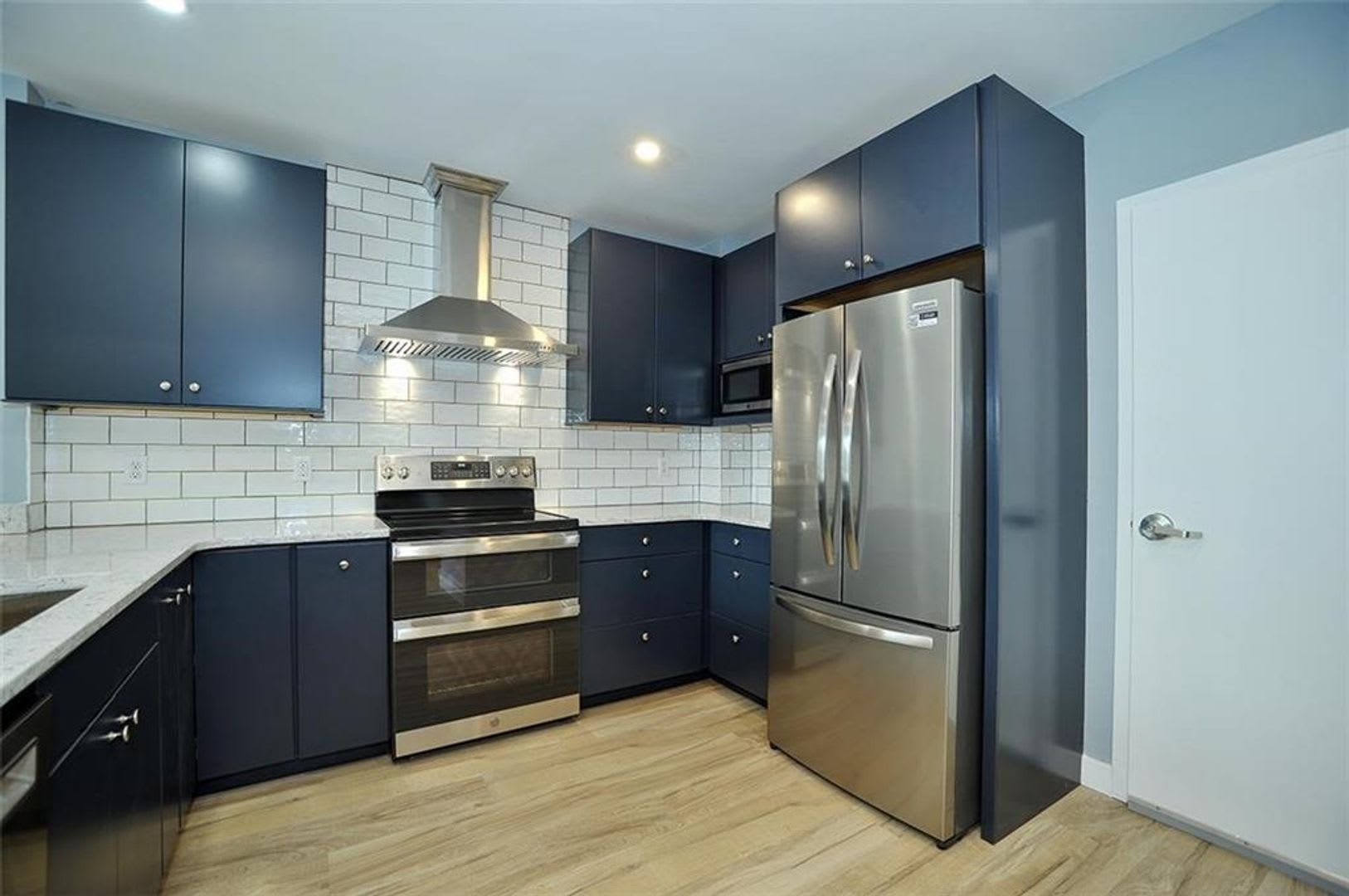 Ready Now! Stunning 12th-Floor Condo with Incredible City Views! – photo 1