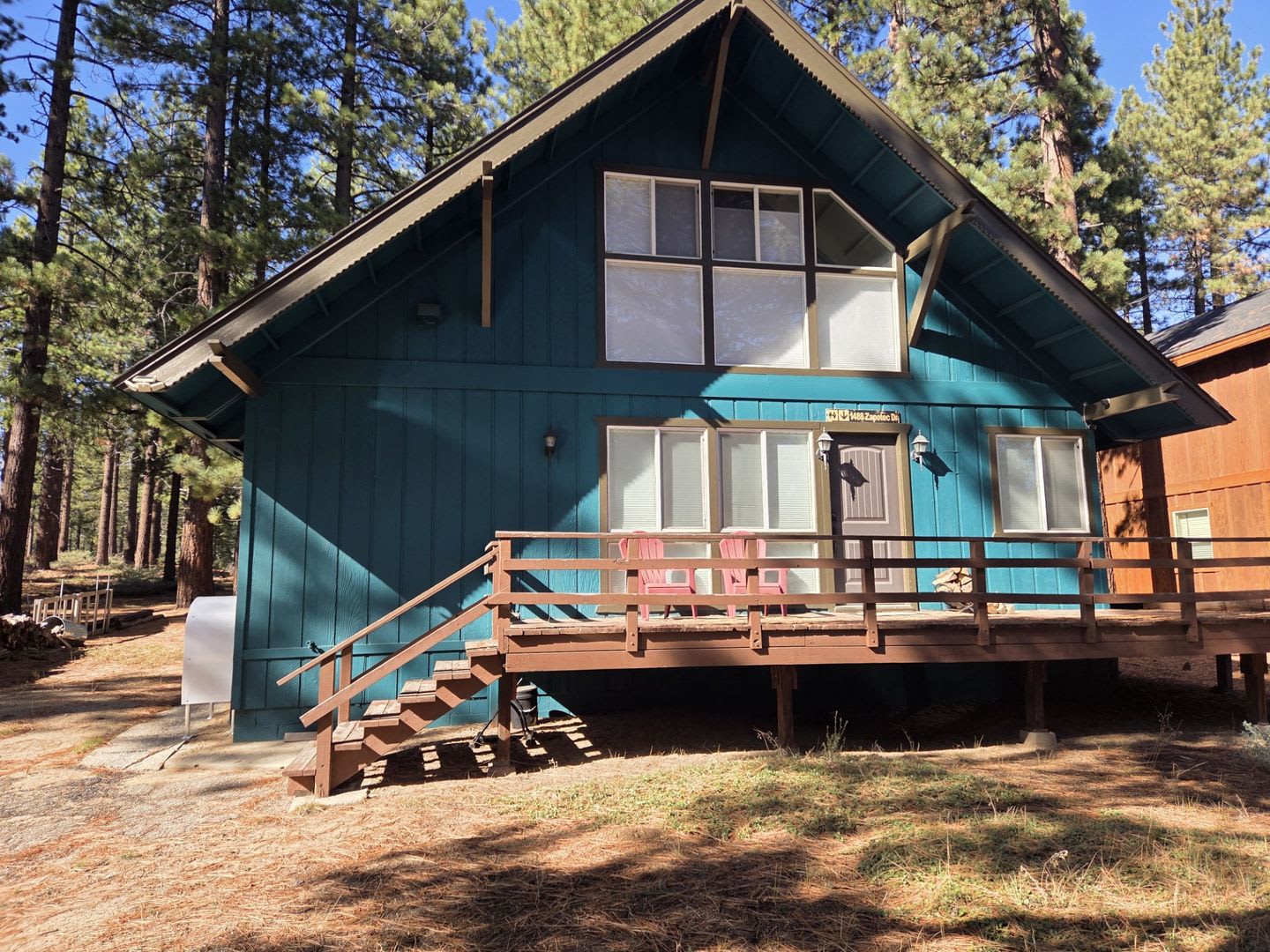 Quiet furnished cabin for ski lease – photo 1 of 17