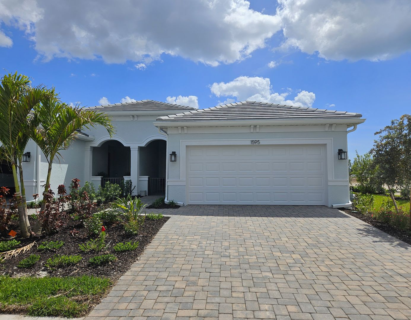 Beautiful Seasonal Englewood Villa Dog Friendly New Construction With Community Pool Located Minutes From Englewood Beach Hospital Ymca – photo 1