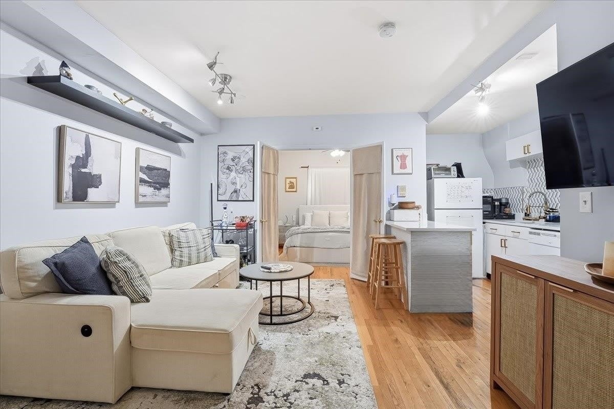 516 ADAMS ST – photo 1