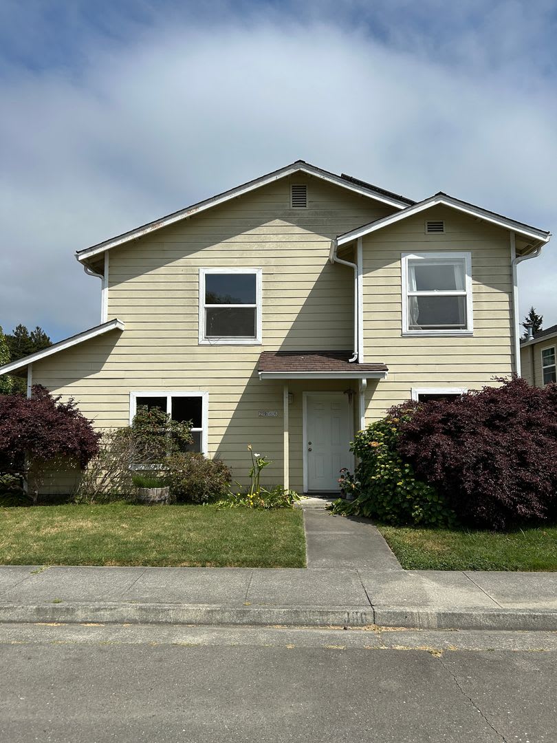 4 Bedroom, 2.5 Bathroom Home in Arcata – photo 1 of 20