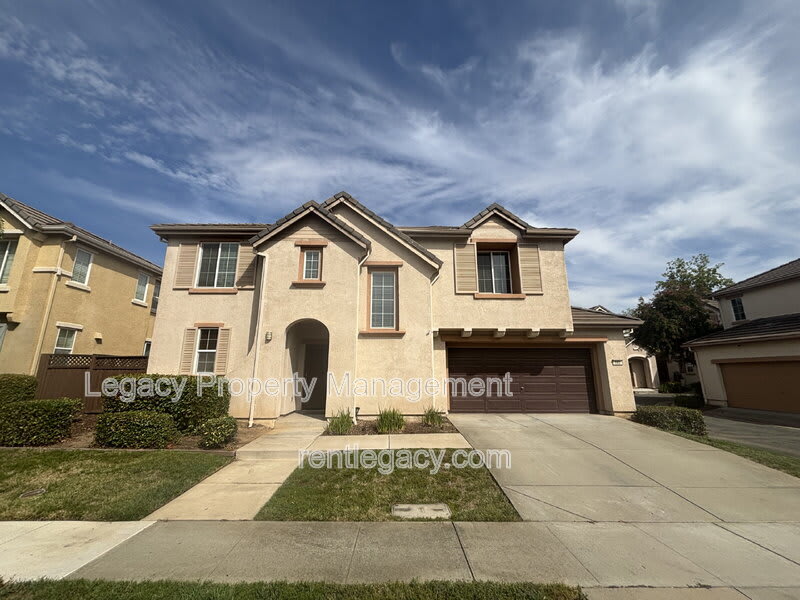 893 Equinox Loop – photo 1 of 21