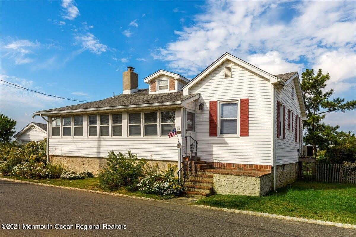 15 Riverview Road – photo 1 of 38