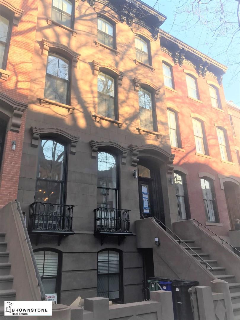 471 HENRY ST. – photo 1