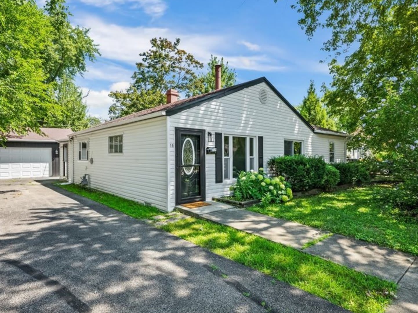 15 Johnathan Road – photo 1 of 24