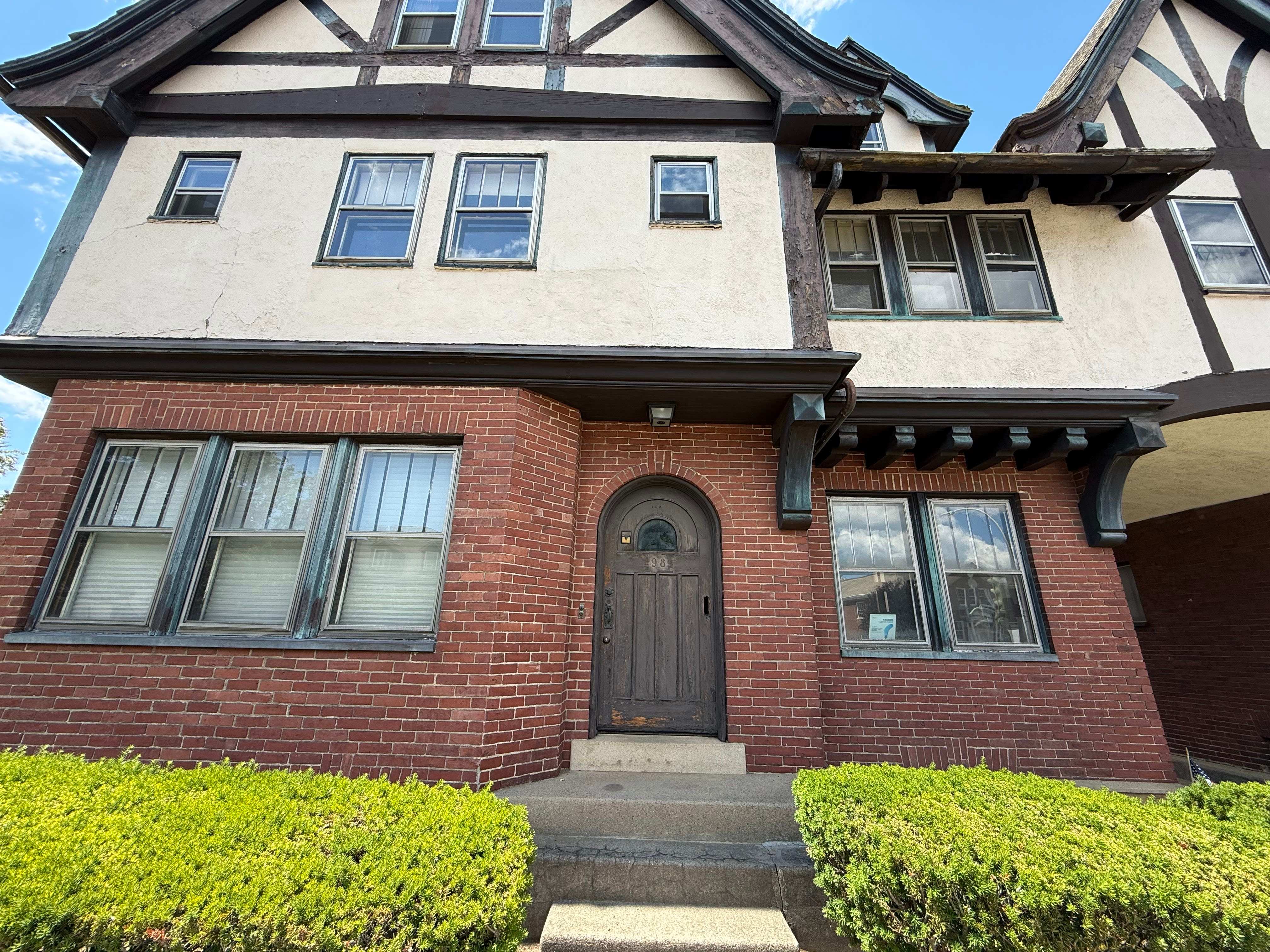 98 Mt Auburn St – photo 1