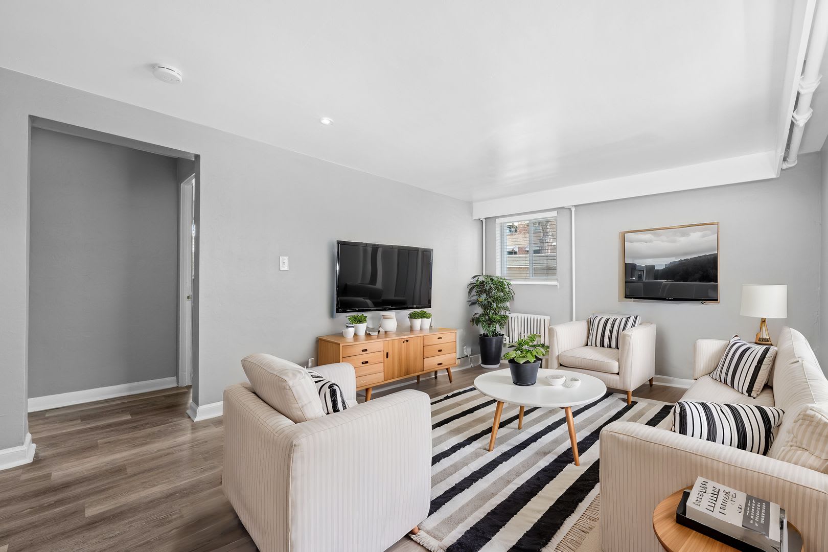 Mayfair Apartments – photo 1