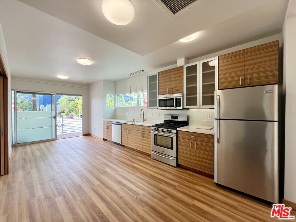 505 N San Vicente Blvd – photo 1 of 22