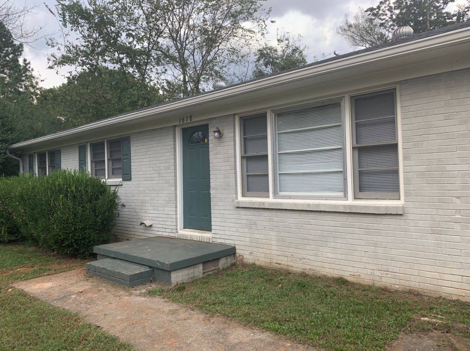 1618 Hampton Road Northwest – photo 1