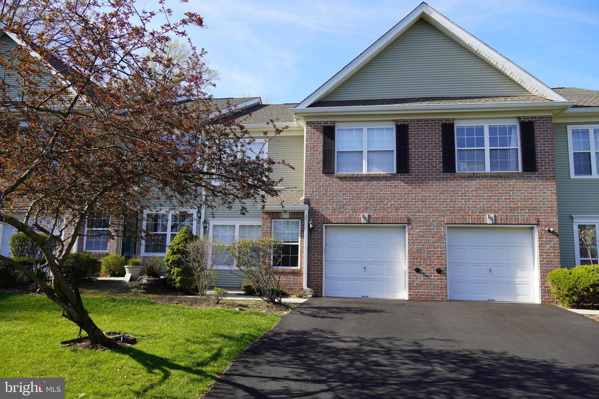 102 WELLINGTON PARK DRIVE – photo 1 of 25