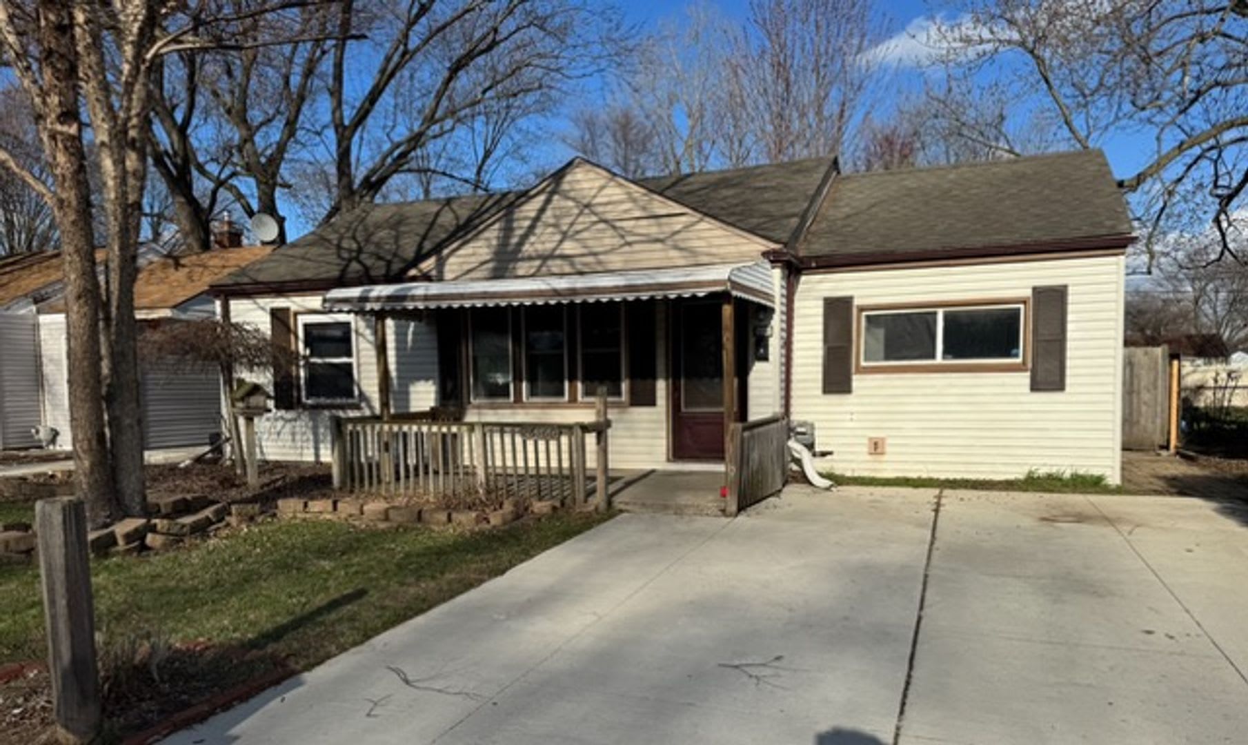 Spacious Roseville Three Bedroom home – photo 1 of 6