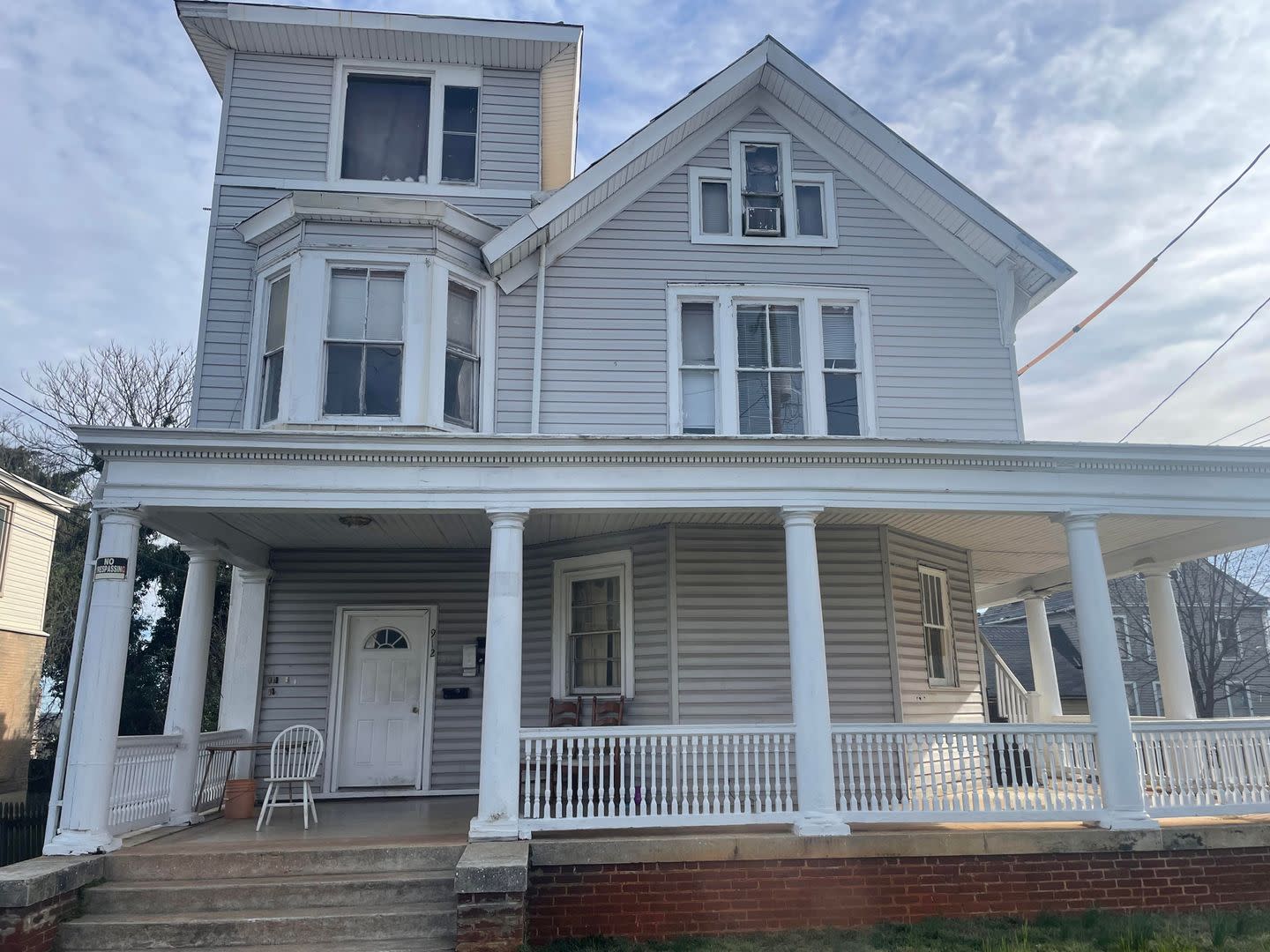 Two Bedroom Apartment Close to Downtown Lynchburg! – photo 1 of 7