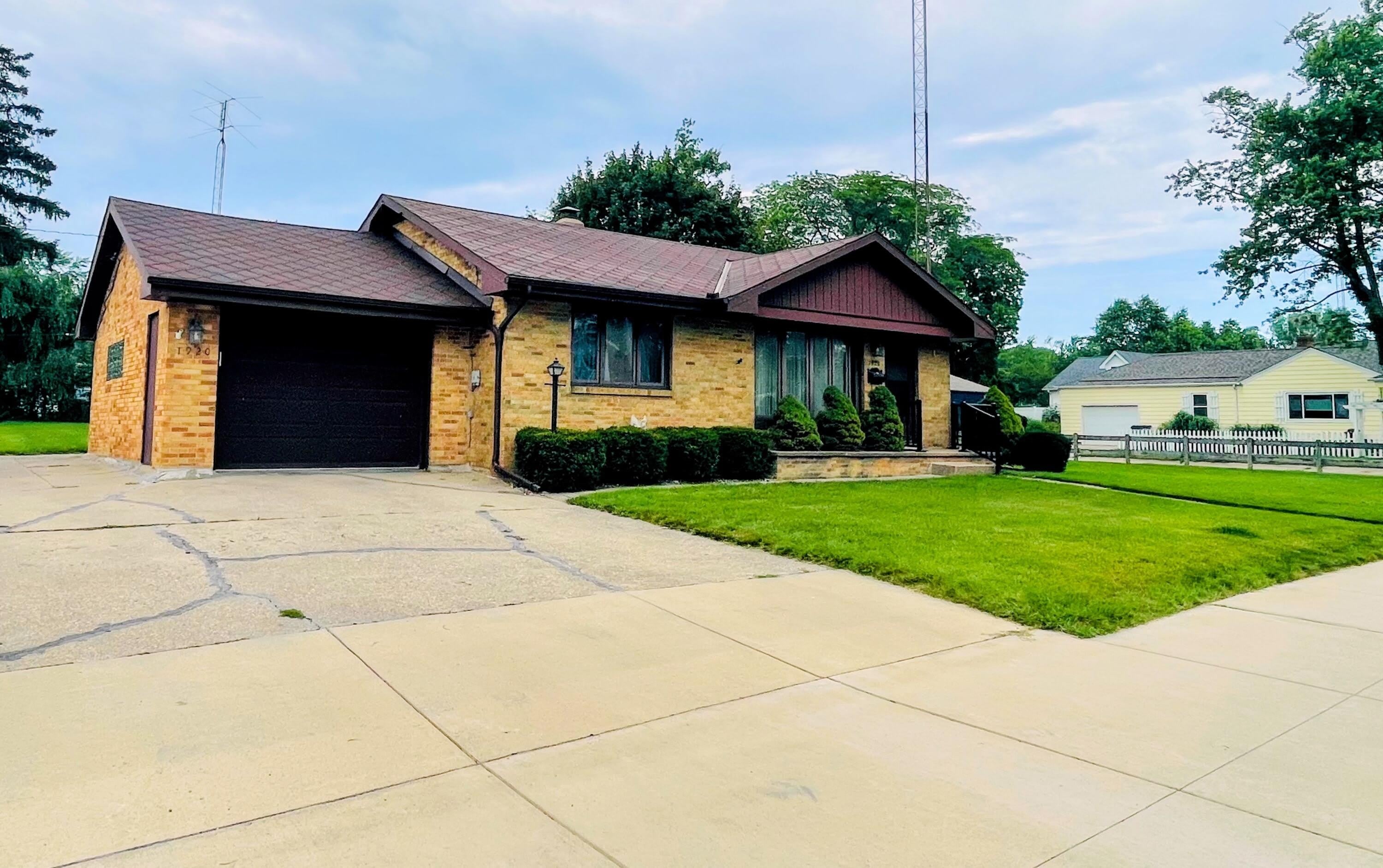 1920 Langley Avenue – photo 1 of 17