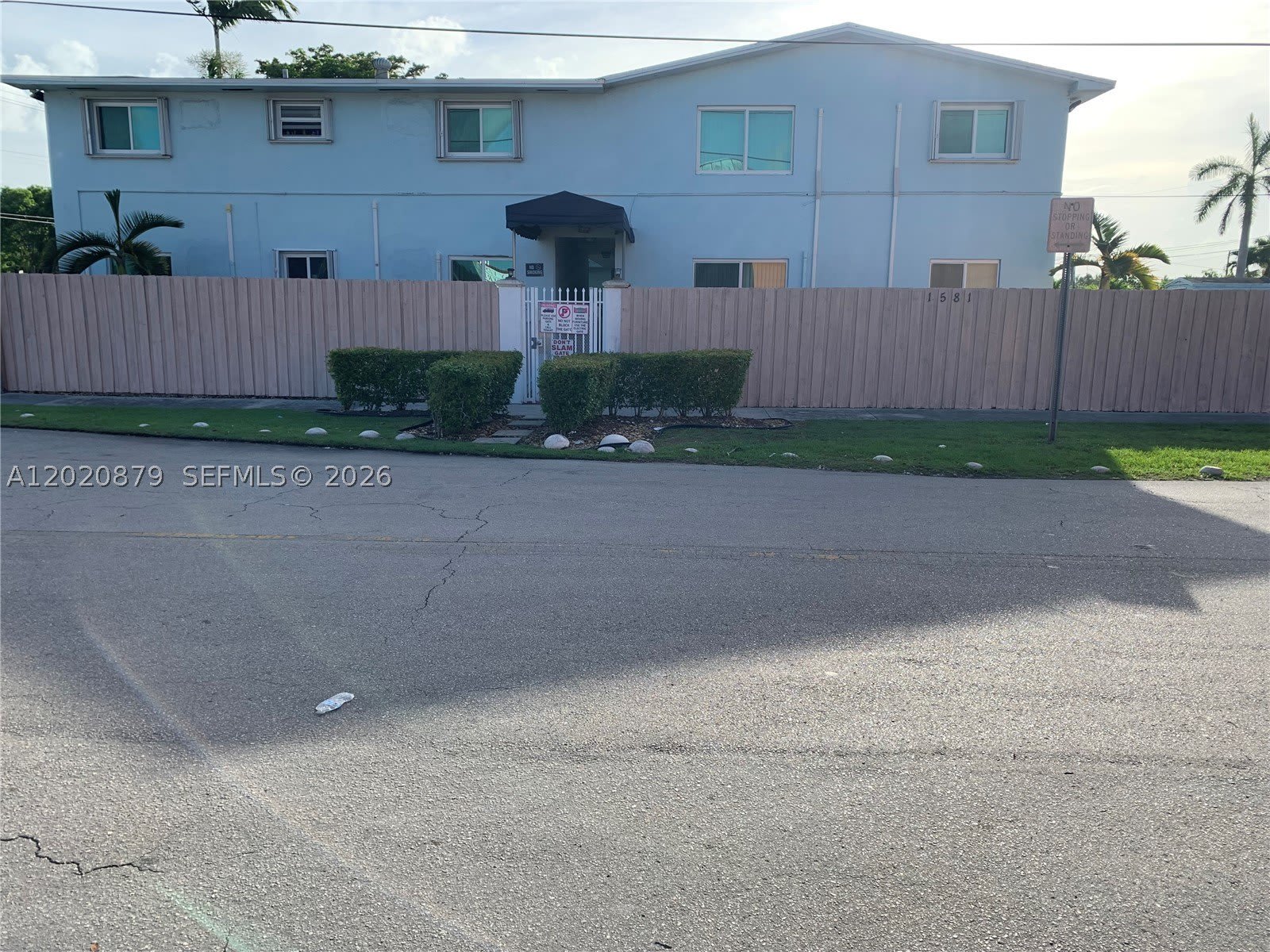 1581 Ne 8Th St – photo 1