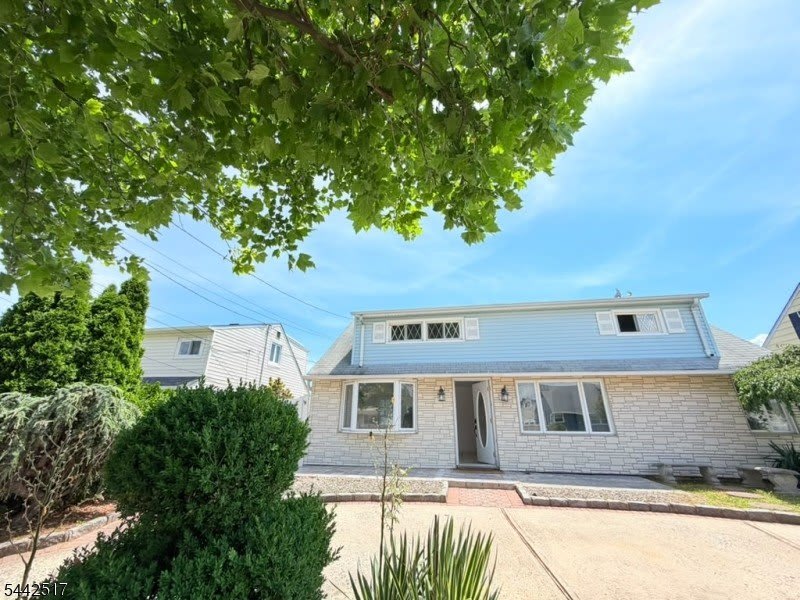 68 Daniel St – photo 1 of 19