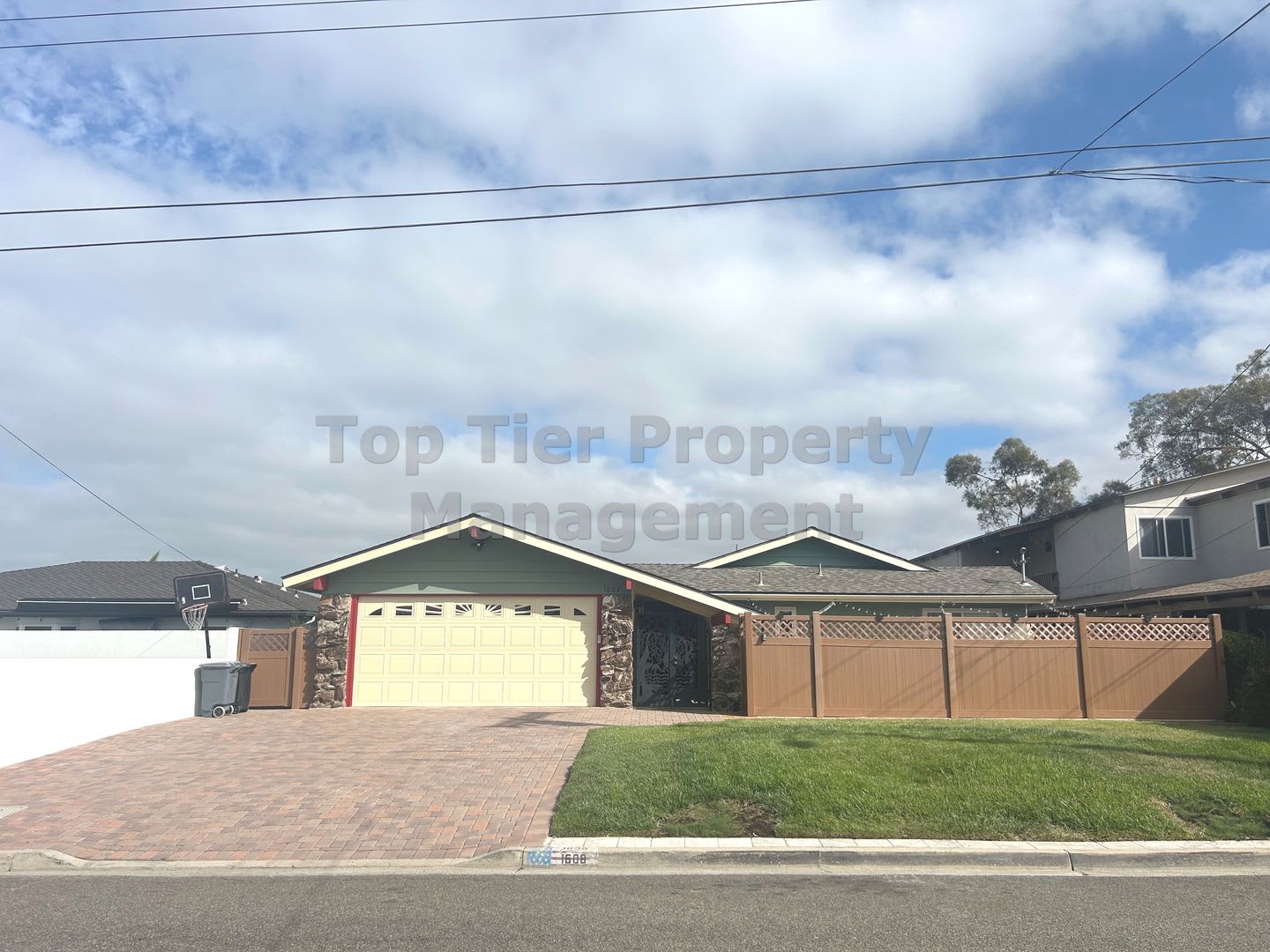 Oceanside Charmer 3 Bed 2 Bath House Available 09 15 – photo 1 of 270