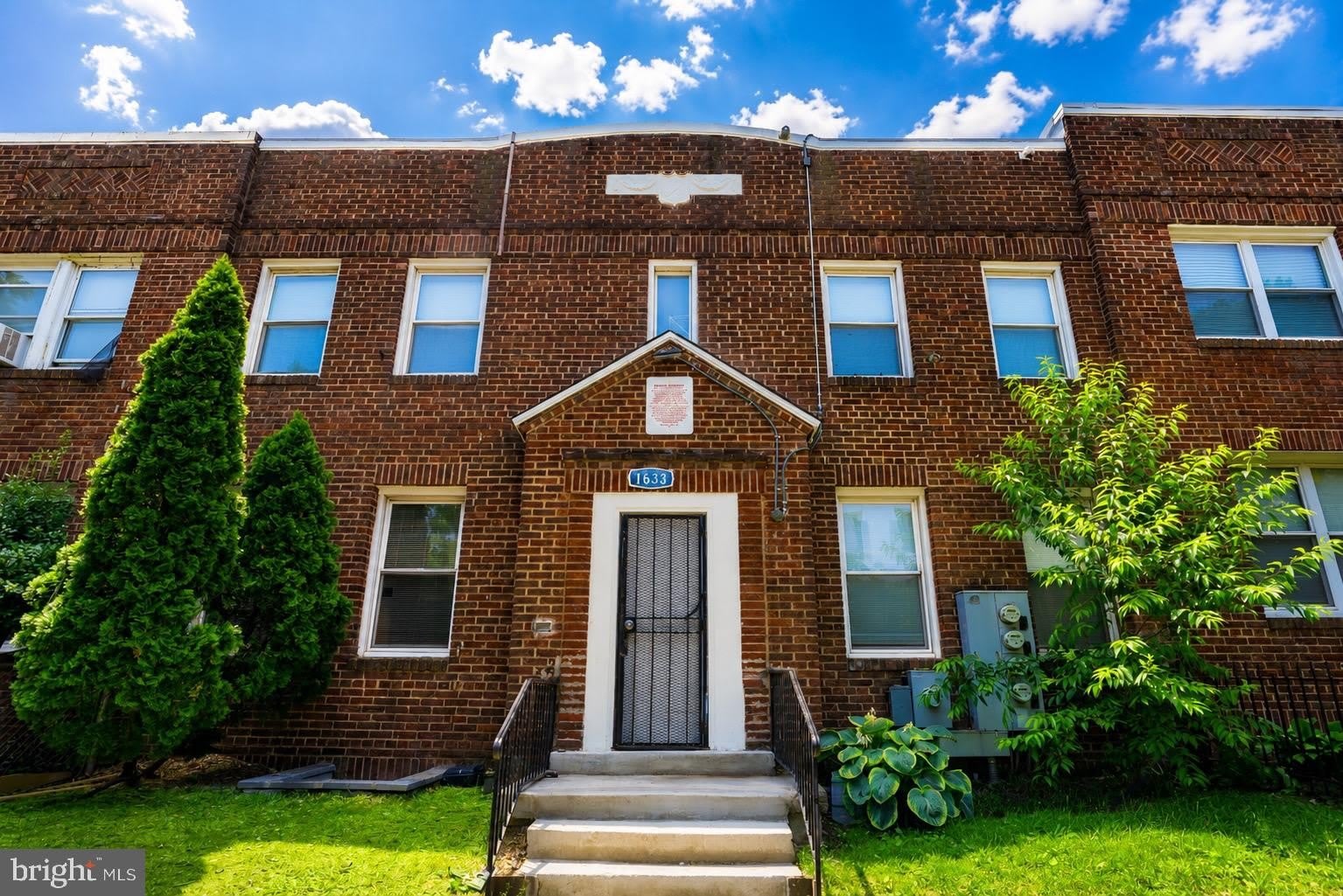 1633 E Street NE – photo 1