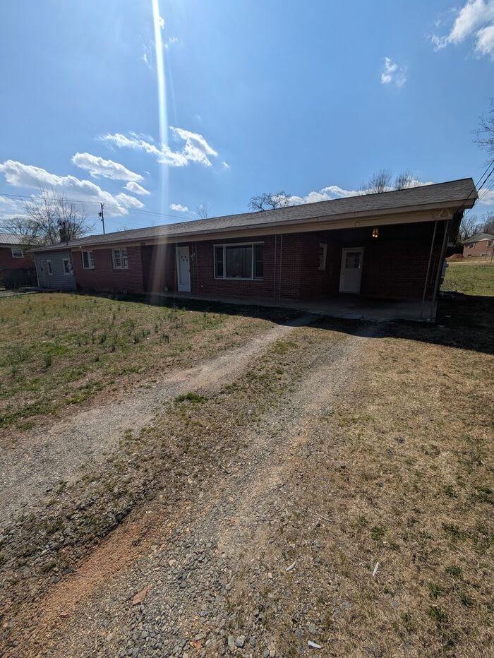 2842 Dale Street – photo 1 of 10