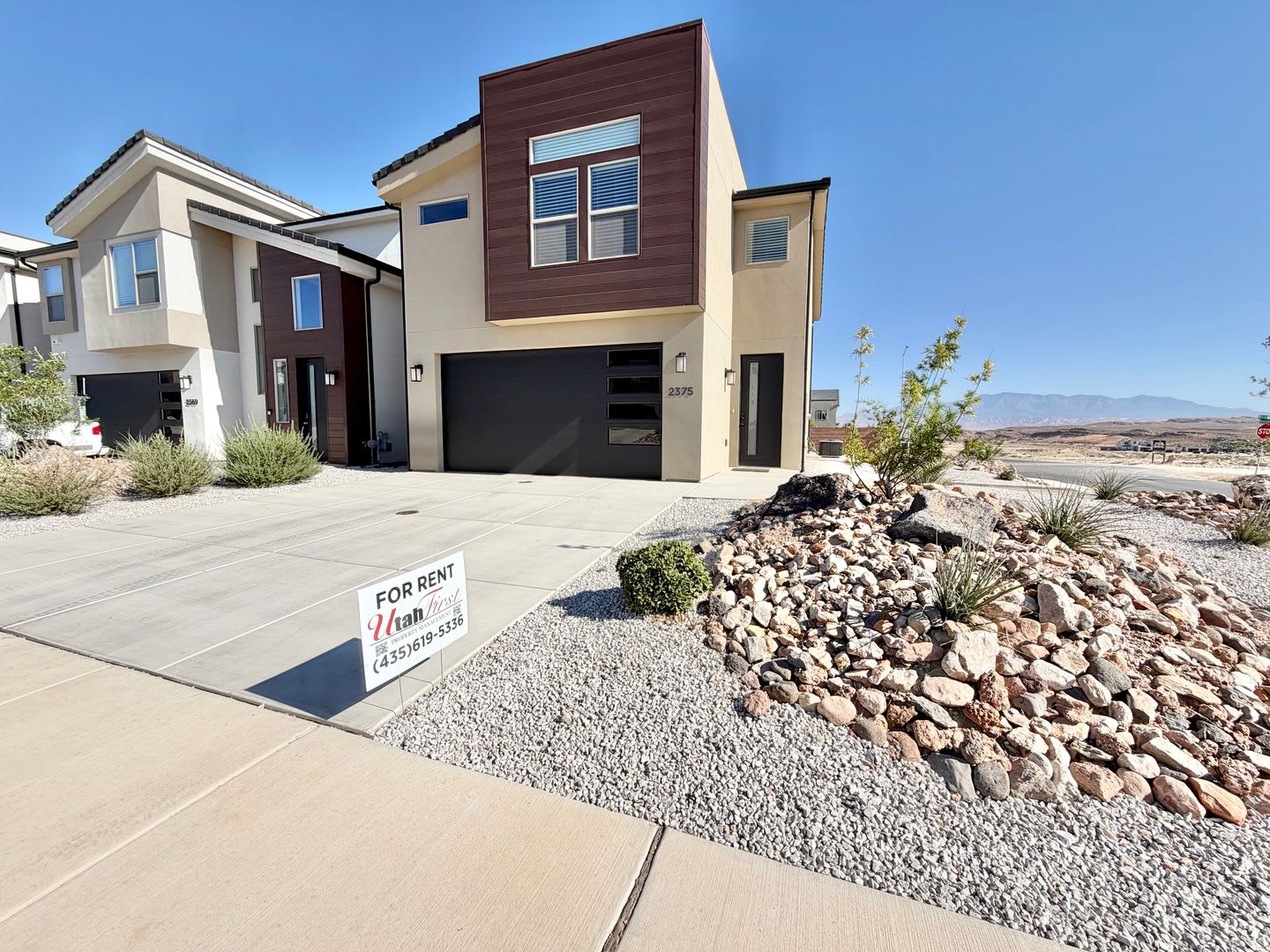 PET FRIENDLY!!! White Dome Subdivision – photo 1