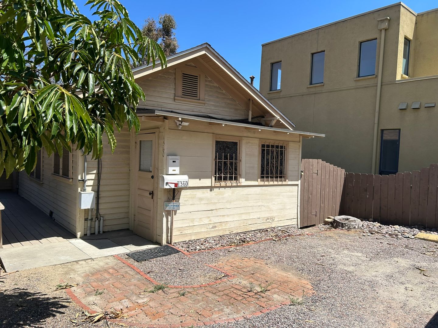 Detached Cottage in Cortez Hills! – photo 1